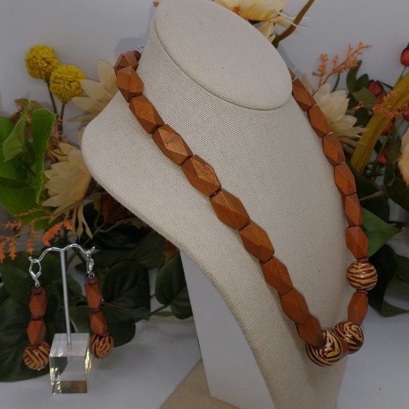 Wooden Tan/Brown Beaded Necklace and earrings - Picture 6 of 9